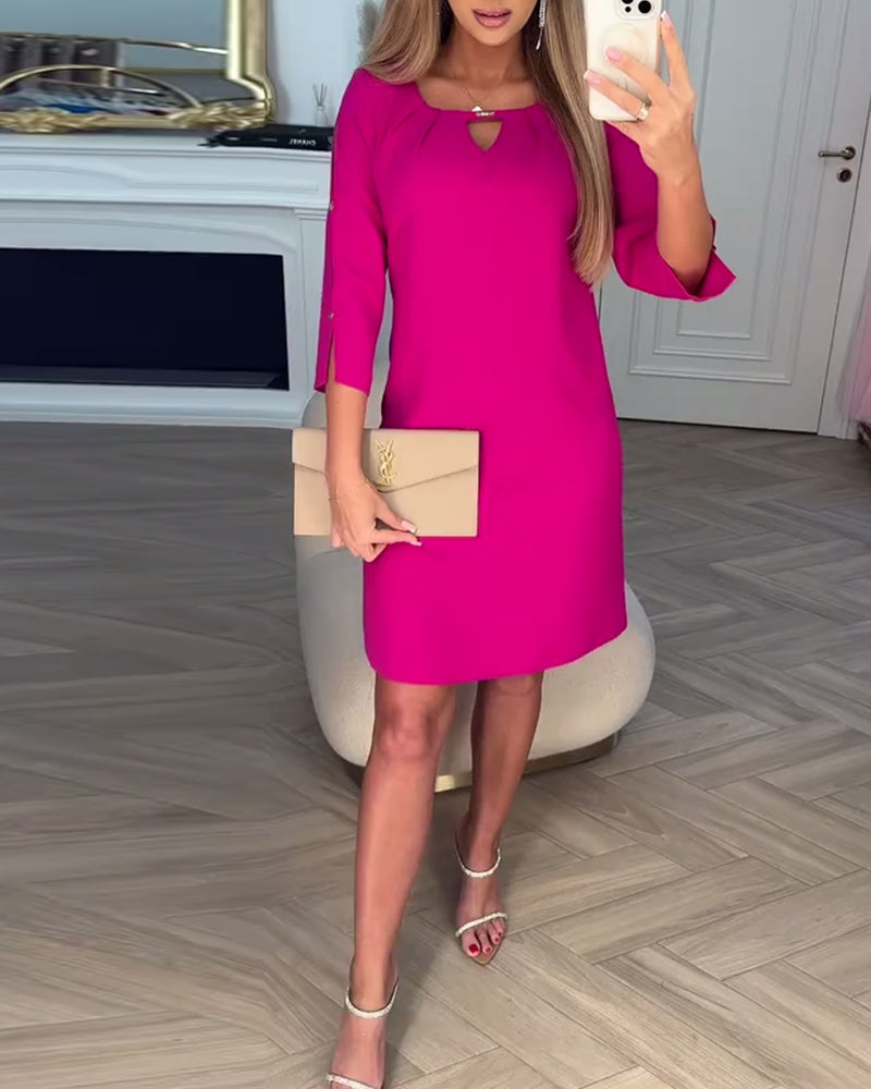 Elegantiška, vienspalvė, paprasta V formos suknelė.-LT