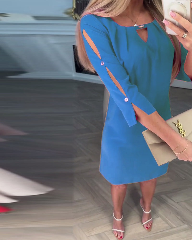 Elegantiška, vienspalvė, paprasta V formos suknelė.-LT