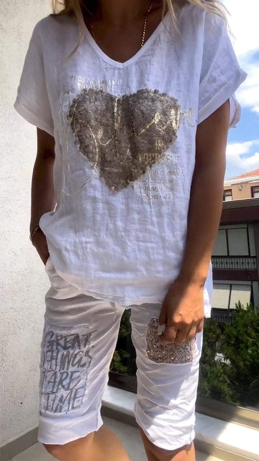 Įprastas dviejų dalių kostiumas su V formos iškirpte ir aukso spalvos įspaudu-LT