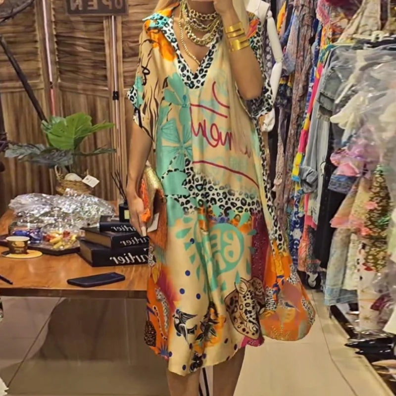 Γυναικείο φόρεμα με κοντά μανίκια και στάμπα σε V-cut-SI