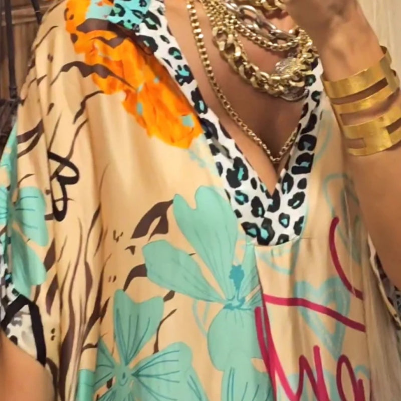 Γυναικείο φόρεμα με κοντά μανίκια και στάμπα σε V-cut-SI