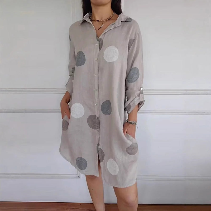 Didelio dydžio marškinių suknelė su kišenėmis ir taškeliais-LT