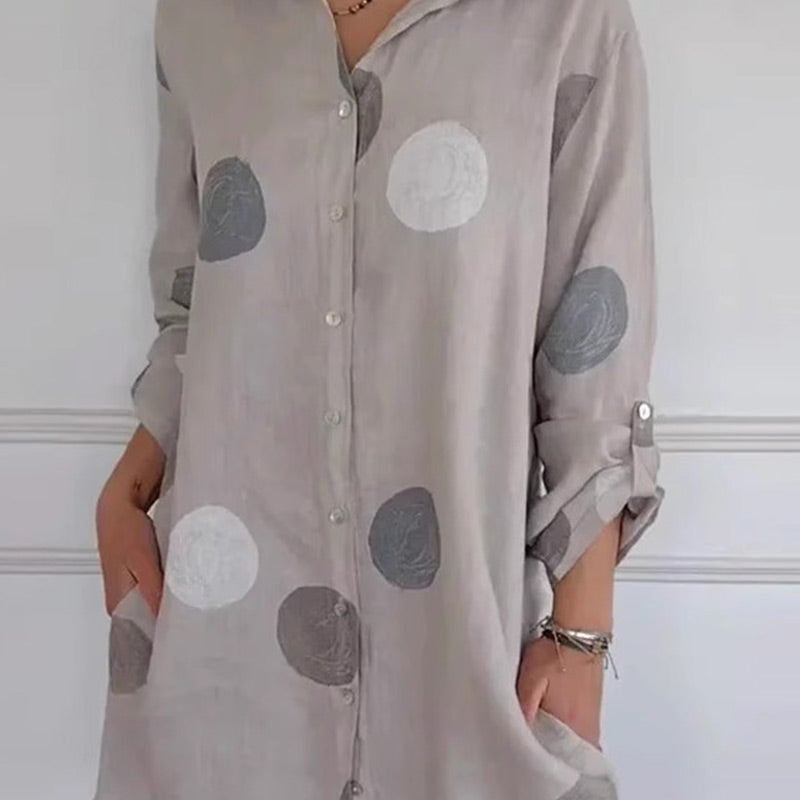 Didelio dydžio marškinių suknelė su kišenėmis ir taškeliais-LT