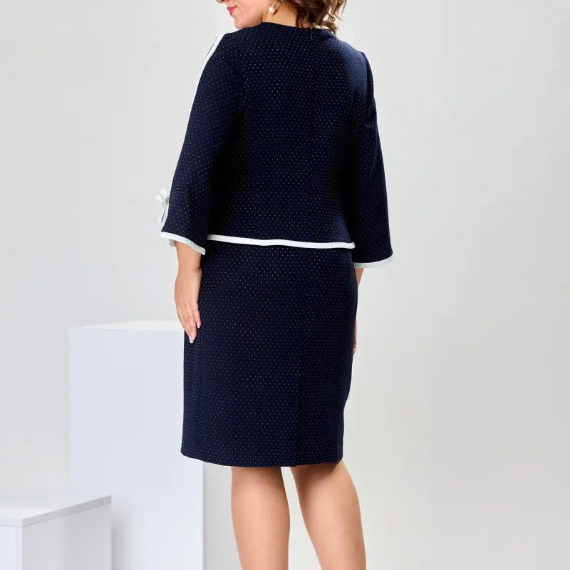 Elegantiška palaidinė su kaspinu ir sijonu su skeltuku gale-LT