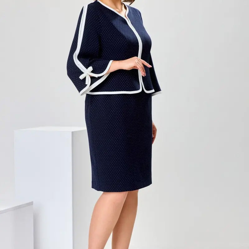 Elegantiška palaidinė su kaspinu ir sijonu su skeltuku gale-LT