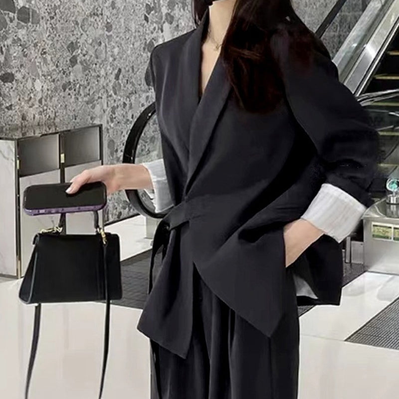 Dviejų dalių moteriškas komplektas – švarkas su raišteliu priekyje ir plačios kelnės-LT