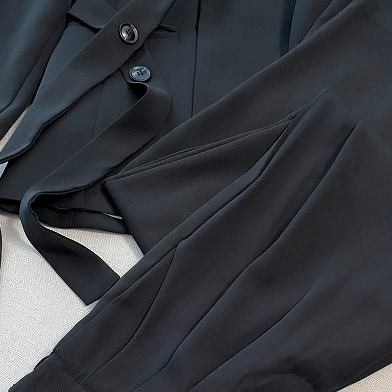 Dviejų dalių moteriškas komplektas – švarkas su raišteliu priekyje ir plačios kelnės-LT