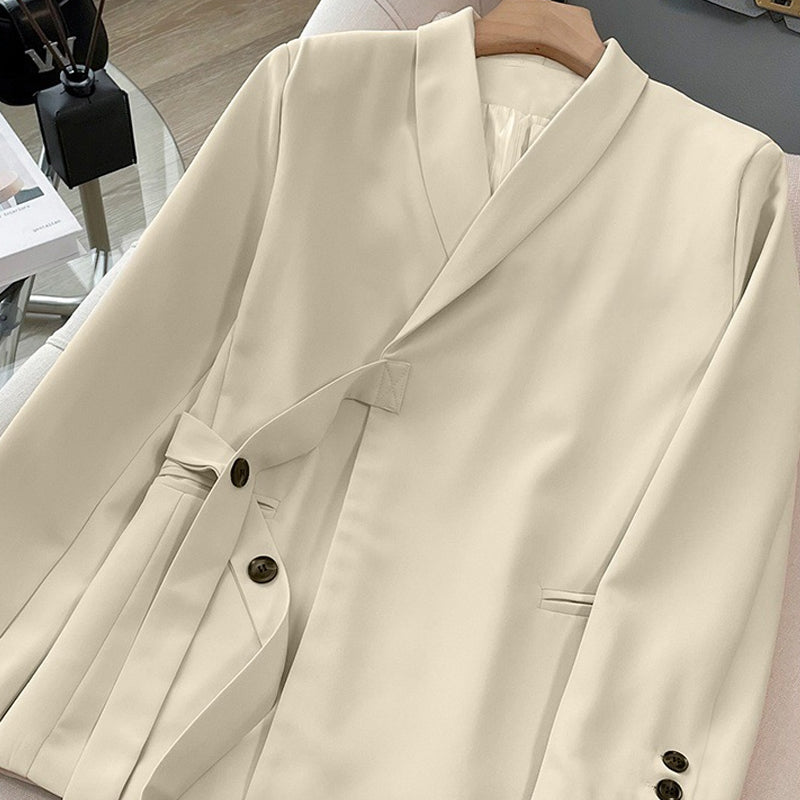 Dviejų dalių moteriškas komplektas – švarkas su raišteliu priekyje ir plačios kelnės-LT